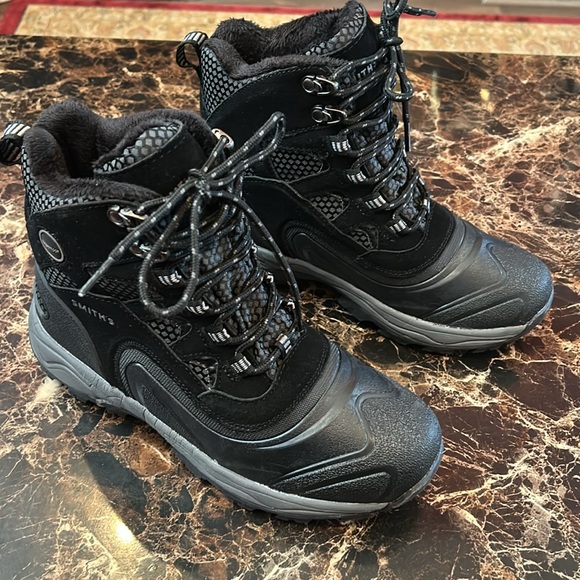 Smiths black snow boots size 7 - Picture 3 of 4